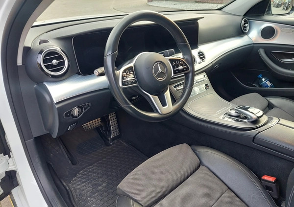 Mercedes-Benz Klasa E cena 127500 przebieg: 144275, rok produkcji 2019 z Jelcz-Laskowice małe 254